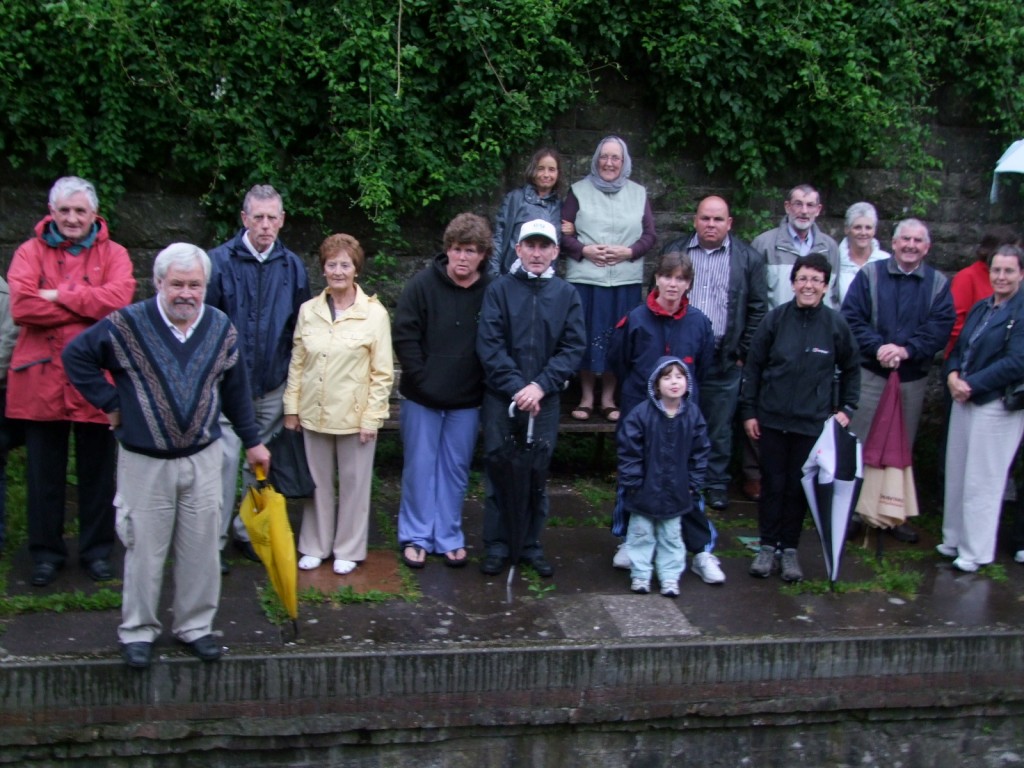 Crowd view, Rail line walk