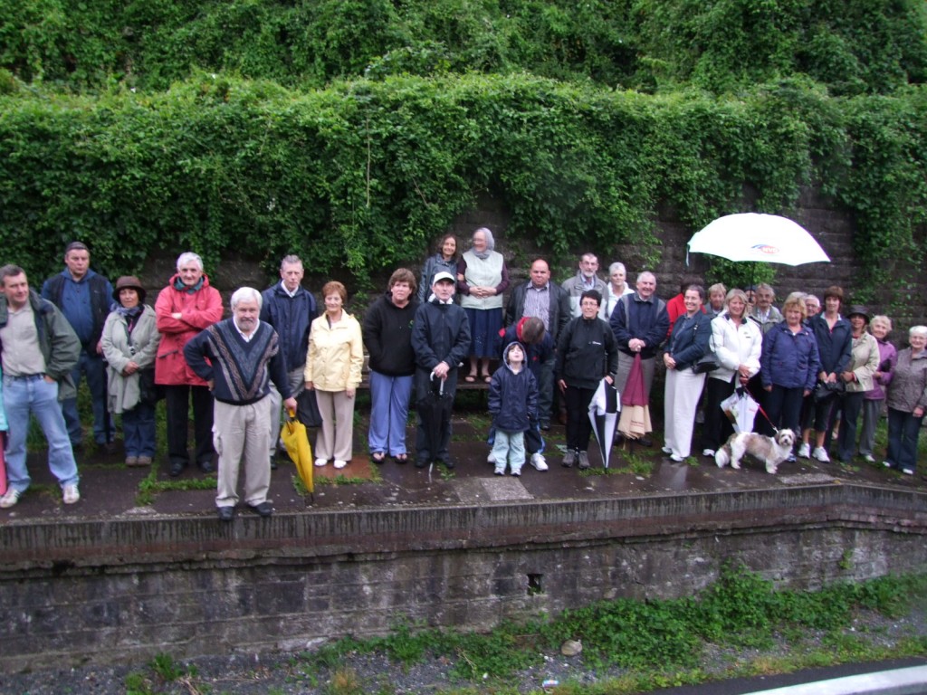 Crowd view, Rail line walk