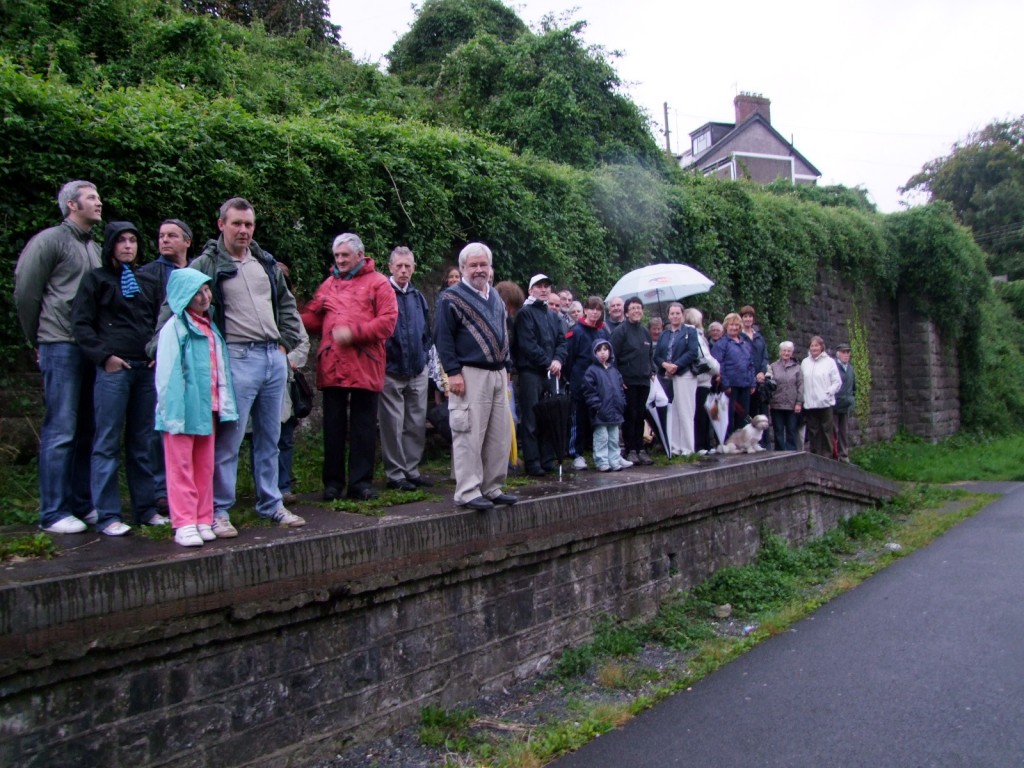 Crowd view, Rail line walk