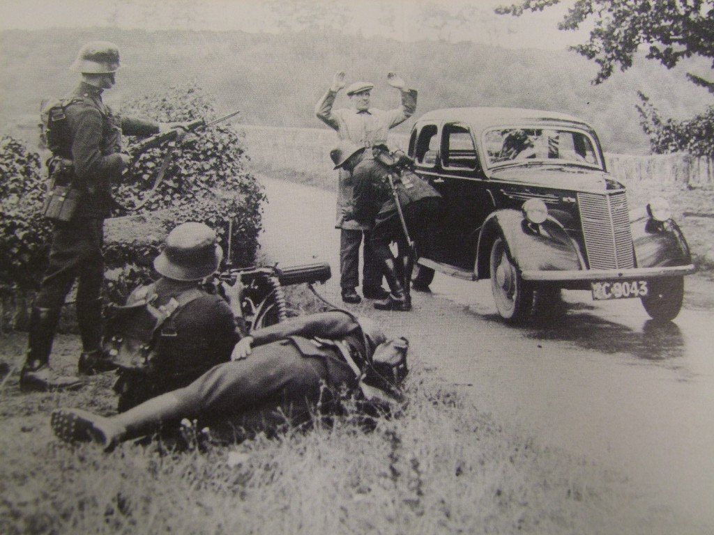 535a. Checkpoint on Inniscarra Bridge during World War II