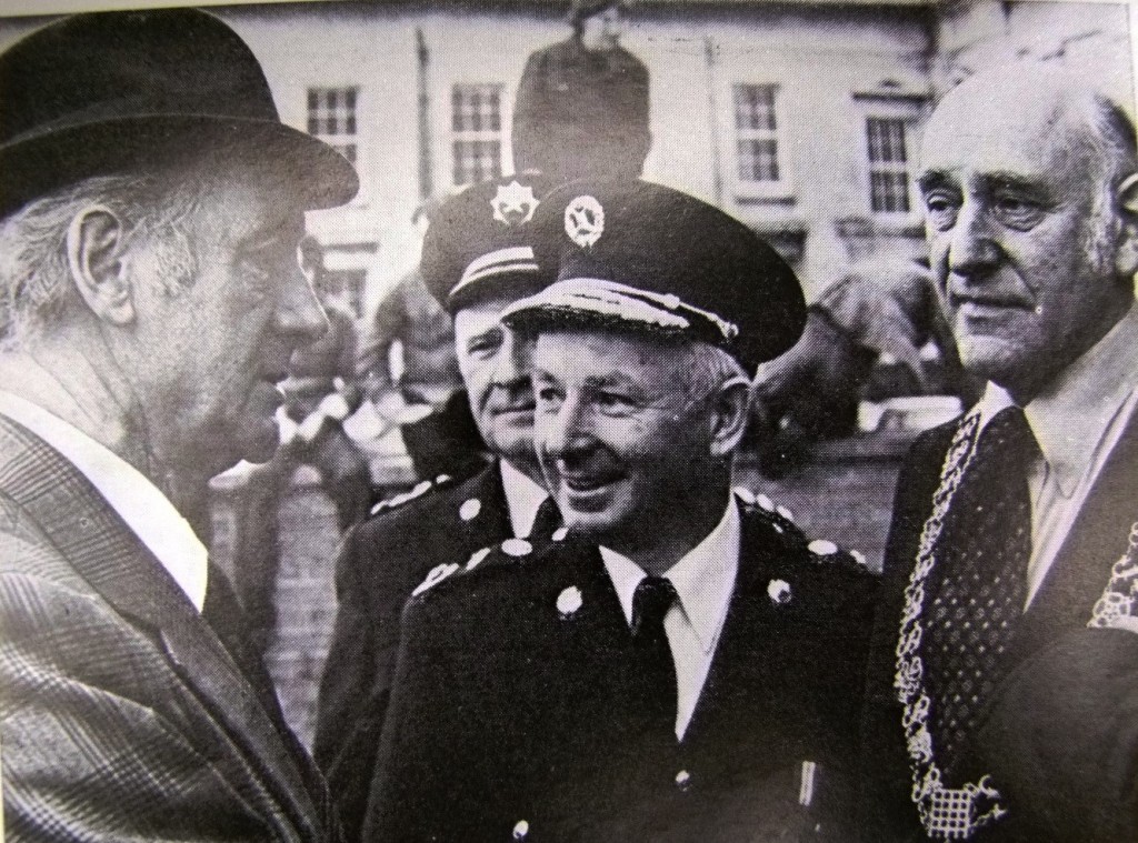 551b. Lord Mayor Gerald Goldberg, on right, with former Irish Taoiseach Jack Lynch, on left