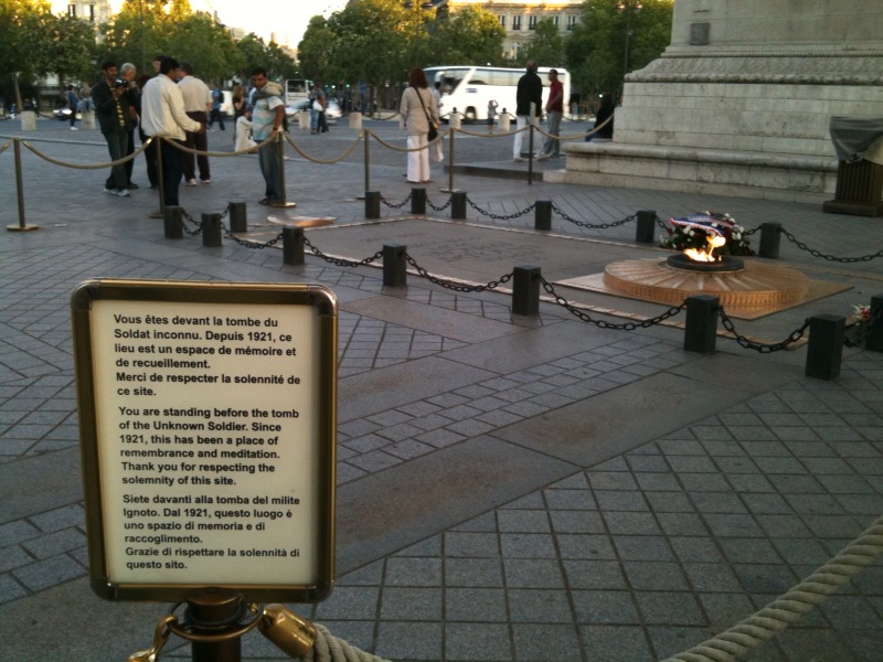 554b. Tomb of the unknown soldier, Arc de Triomphe, Paris