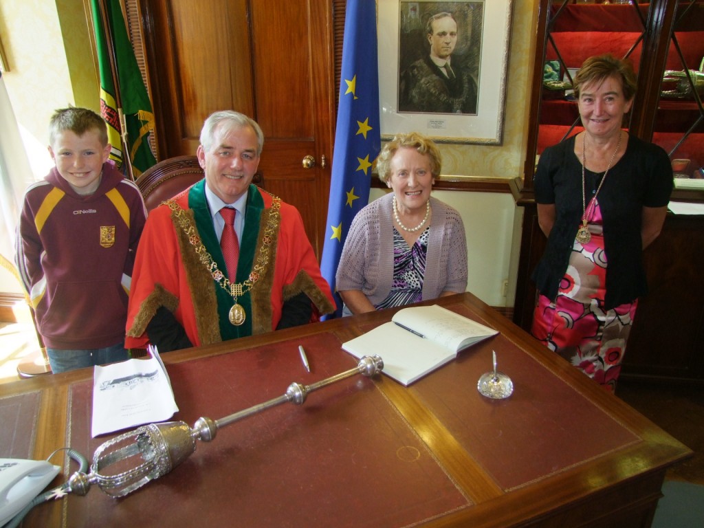 Former Lord Mayor's secretary Mrs. M. Foley with Lord Mayor, City Hall tour, 28 August 2010  