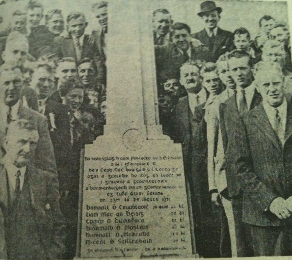 556b. Unveiling of Ballycannon Memorial in 1945