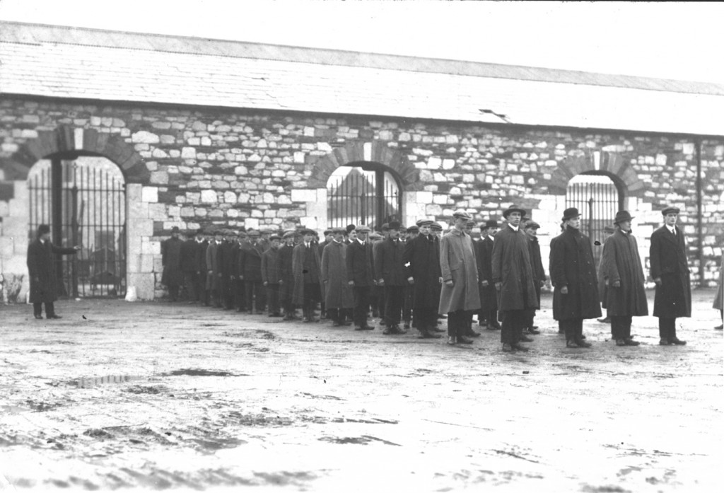 557a. Volunteers training in the Cork Cornmarket, c.1916