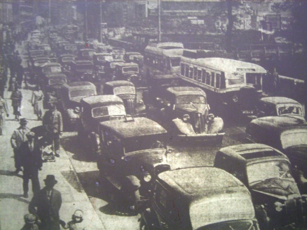 593b. Western road traffic to see the Cork Grand Prix, April 1938