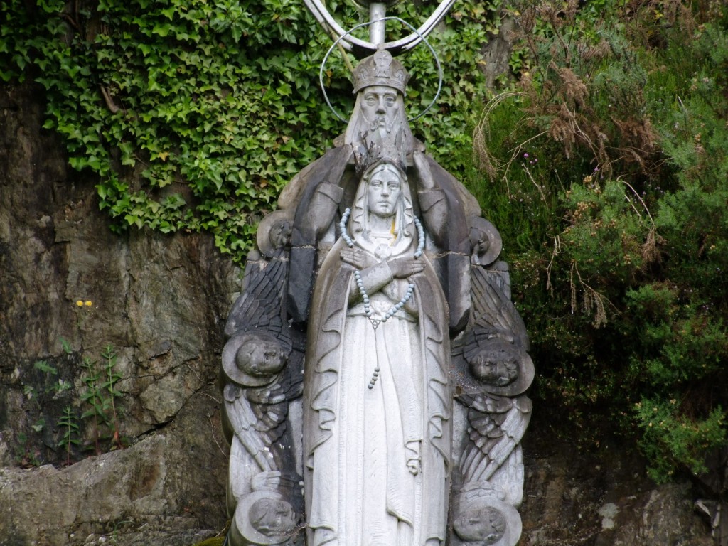 594b. Close up of figures at Shrine of the Holy Rosary, Lee Road, Cork, June 2011