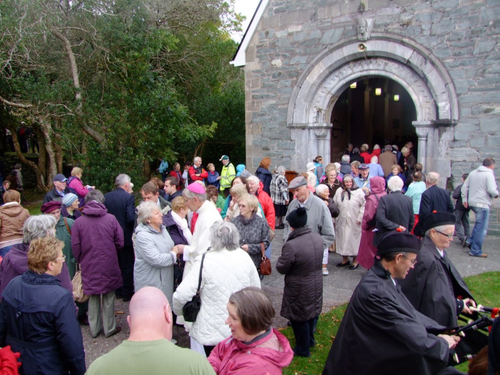 621a. Bishop greeting pilgrims on Gougane Sunday 2011