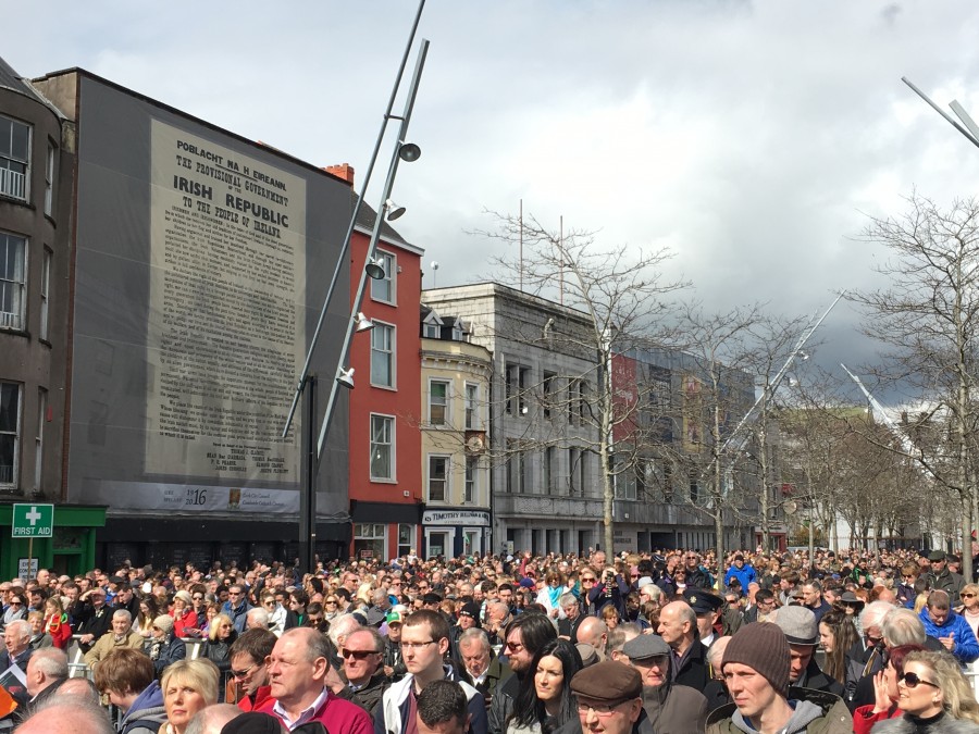 841a. Crowds beneath the printed Proclamation during the recent Easter Monday Commemorations 2016