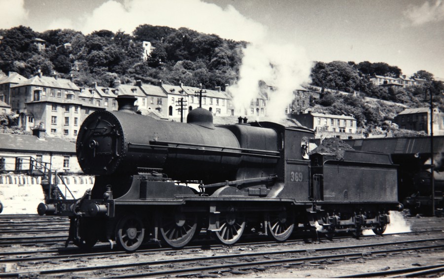 861a-postcard of locomotive at-Kent Station, early twentieth century 