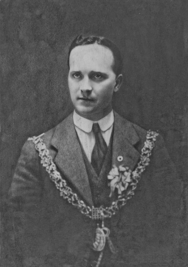 1033a. Lord Mayor Alderman Tomás MacCurtain on his mayoral election night, 30 January 1920