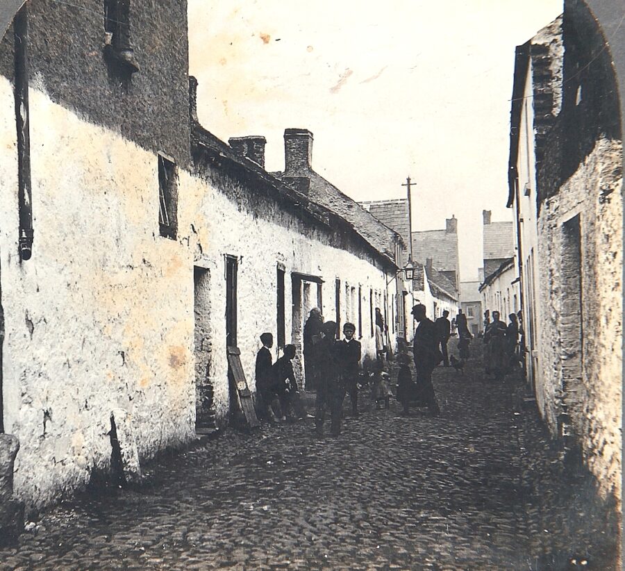 1185a. Slum conditions in Kelly Street, Cork, formerly off Shandon Street c.1900 (source: Cork Public Museum).